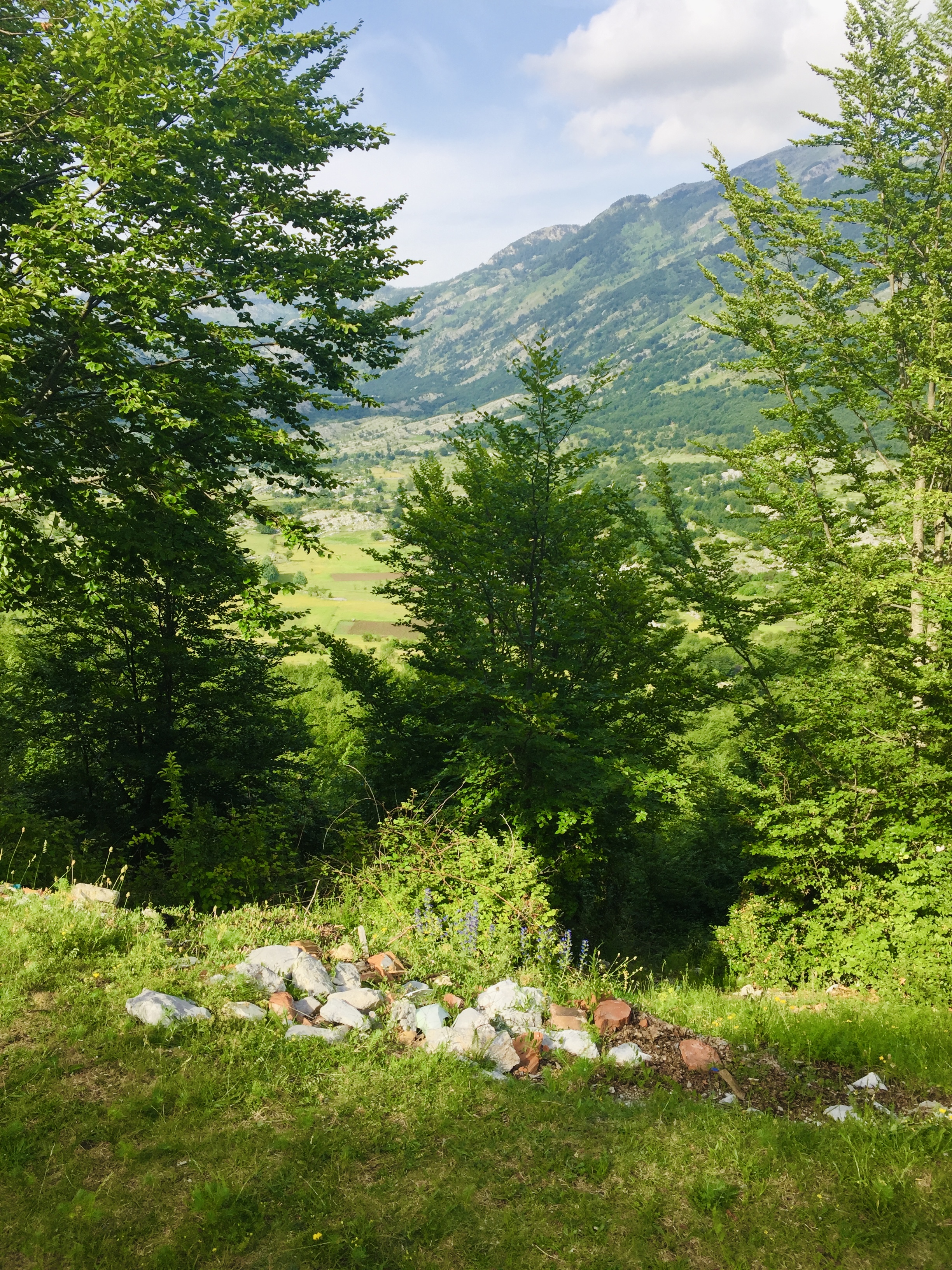 Retreati Natyror i Razmës: Hiking & Qi Gong për Harmoni të Trupit dhe Mendjes